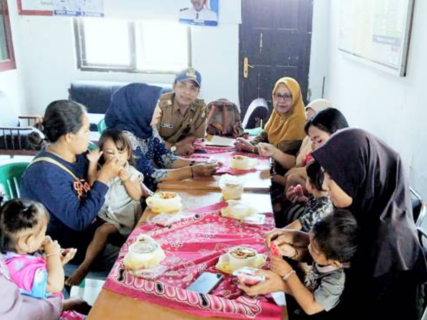 Tingkatkan Gizi Warganya, Pemdes Krimun Salurkan Bantuan PMT